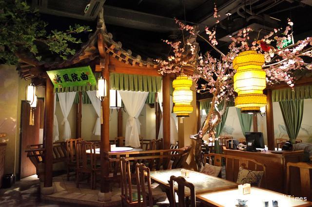 广州一家古风餐厅装修的相关图片