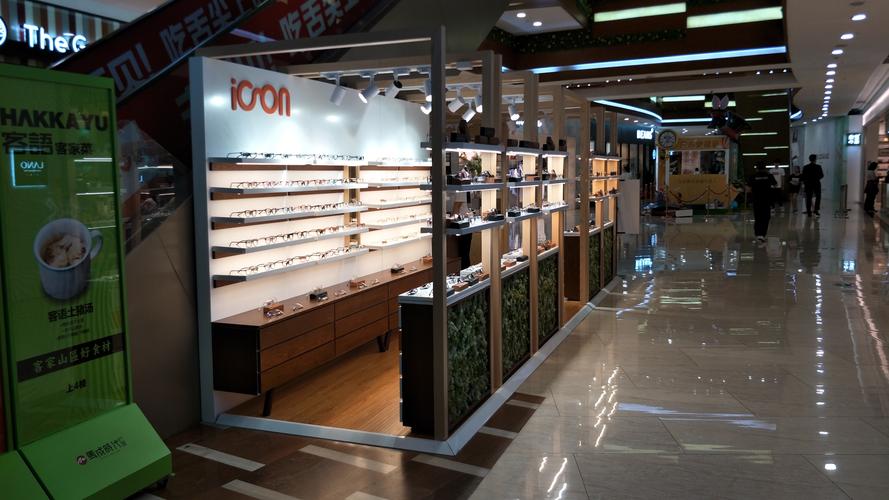 广州小型眼镜店装修设计的相关图片